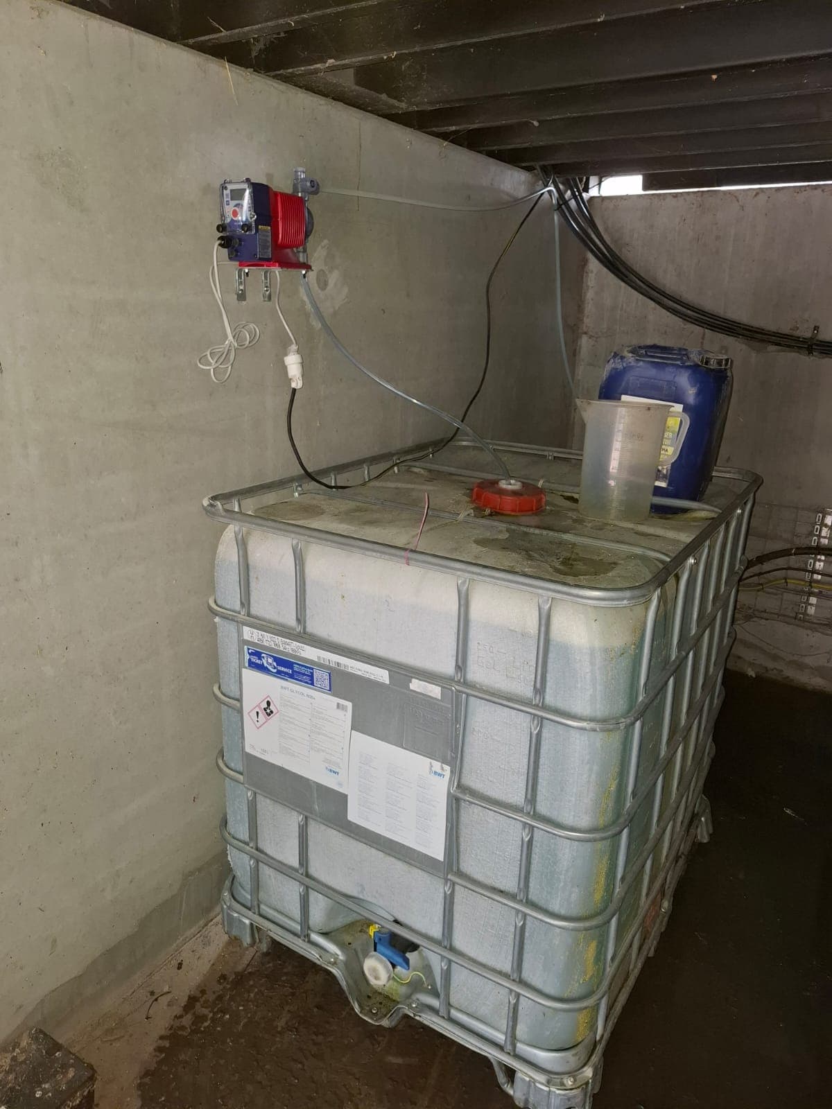 IBC-Injektion mit Dosierpumpe